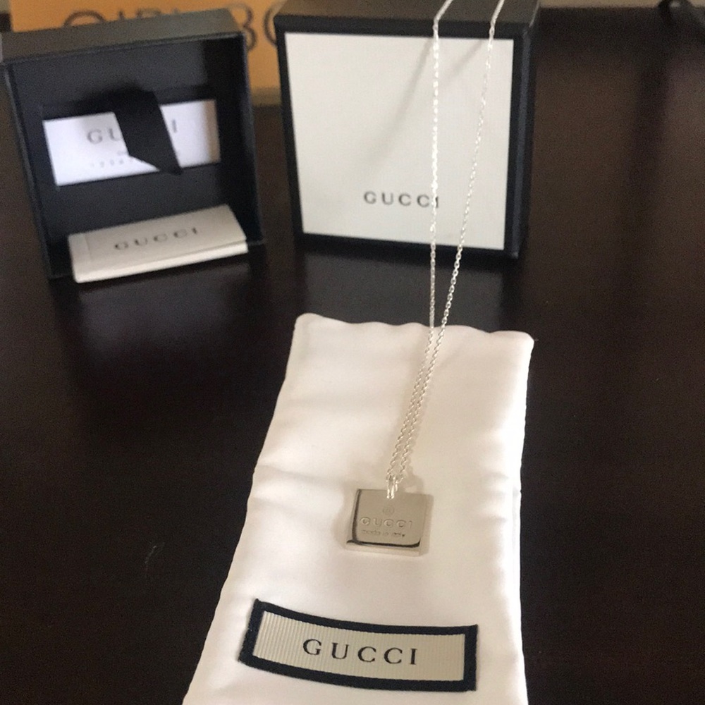 Gucci silver bar necklace. New, never worn